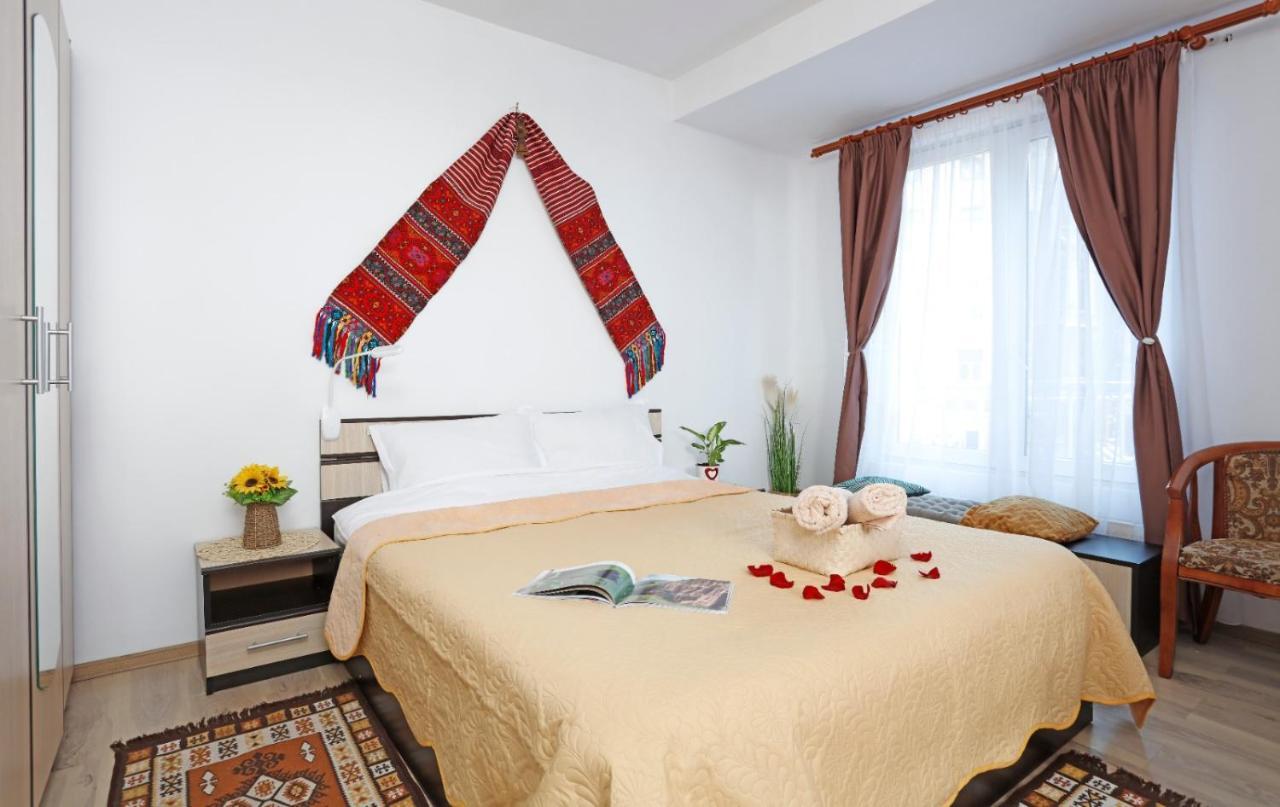 Traditional Romanian Apartments Bukarest Exterior foto
